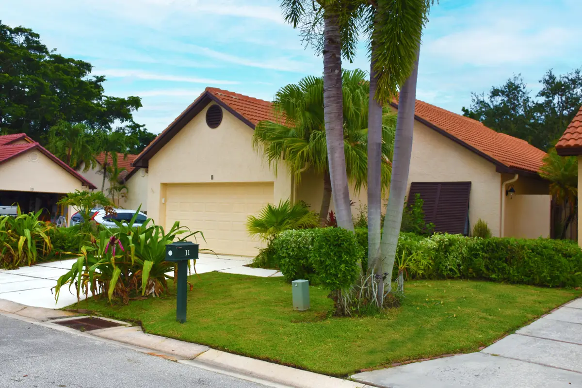20231013142342440926000000-o at 11 N Ironwood Way Way, Palm Beach Gardens