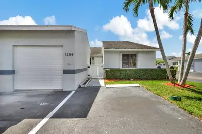 2640 W Gately Dr Drive 1204, West Palm Beach – Villa for sale