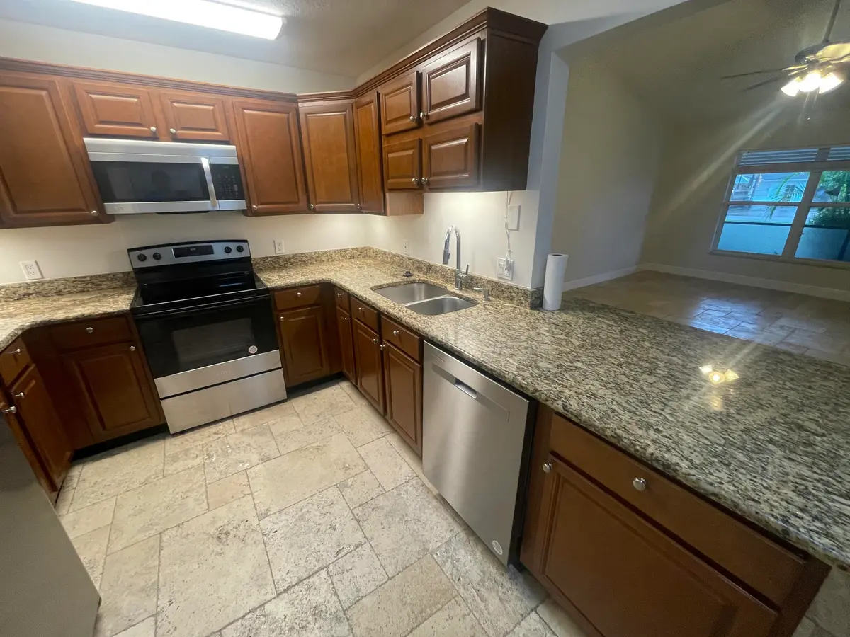 Nice Kitchen at 9033 SE Hobe Ridge Avenue, Hobe Sound