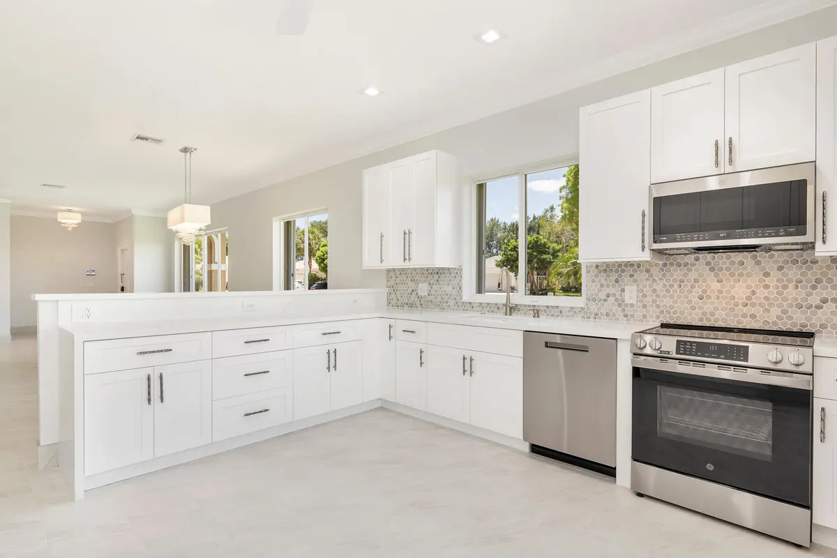 low-18 at 9119 Bay Point Circle, West Palm Beach