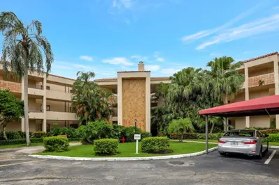 7472 La Paz  Boulevard 302, Boca Raton – leased