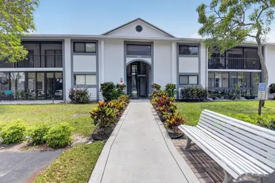15453 Lakes Of Delray Boulevard 201, Delray Beach – sold