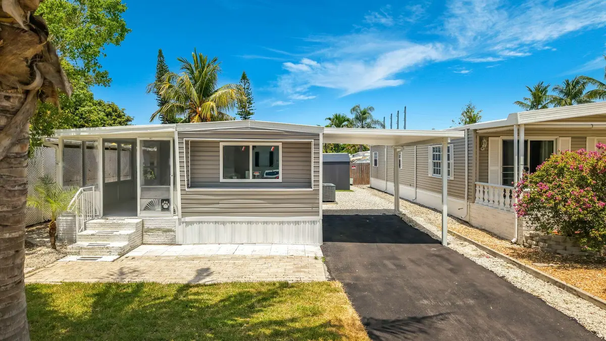 qMDBBVHQ at 2611 E Marina Drive, Dania Beach