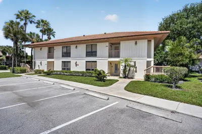 368 Brackenwood Circle, Palm Beach Gardens – Condominium for rent