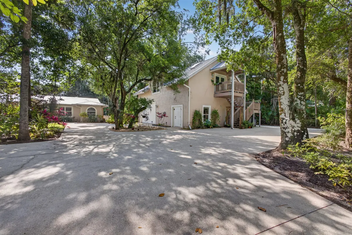 2 + Garage with 1 Bed 1 Bath Apartment at 15678 95th Avenue, Jupiter
