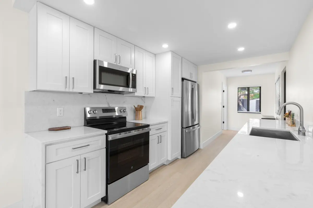 14-web-or-mls-381 NE 43rd Ct Oakland Par at 381 NE 43rd Court, Oakland Park