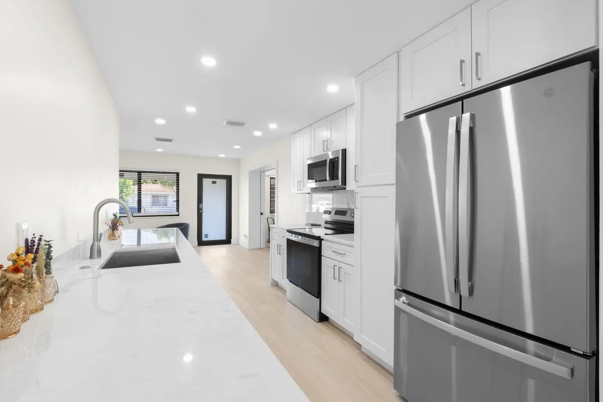 16-web-or-mls-381 NE 43rd Ct Oakland Par at 381 NE 43rd Court, Oakland Park