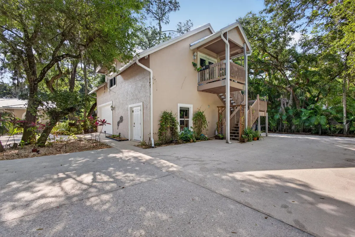 Detached Garage with 1:2 Bath and 1 Bedr at 15678 95th Avenue, Jupiter
