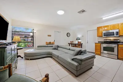 1718 Ridge Road 0, North Palm Beach – Apartment for rent