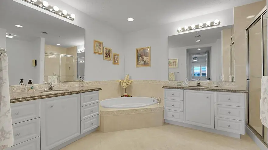 02 18 Premier Bath 2 vanities at 1 Harbour Isle Drive Ph2, Hutchinson Island