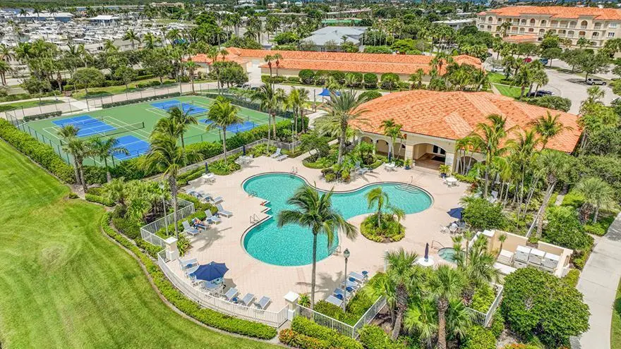 02 24 Tennis, pickleball, pool & spa at 1 Harbour Isle Drive Ph2, Hutchinson Island