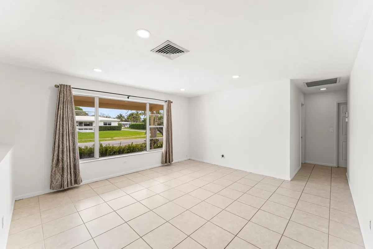 Living Room at 360 NE 23rd Way, Boca Raton