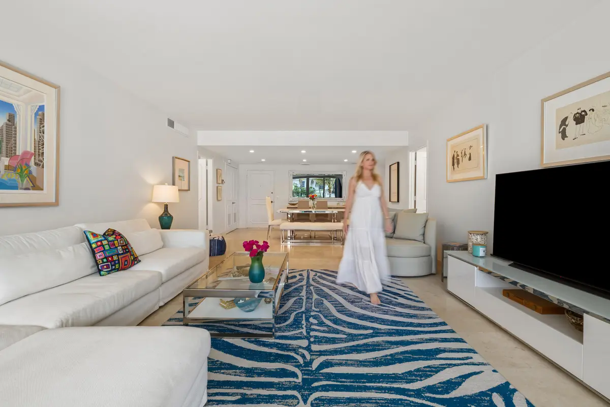 large living space at 2295 S Ocean Boulevard 302, Palm Beach