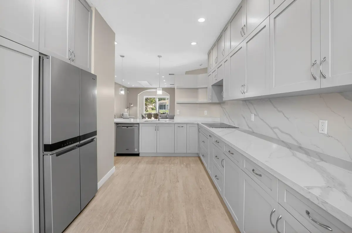 Ample Countertops at 5791 Island Reach Lane, Boynton Beach