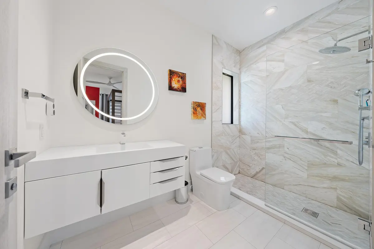 Front Bed Bath at 13220 Sabal Chase, Palm Beach Gardens