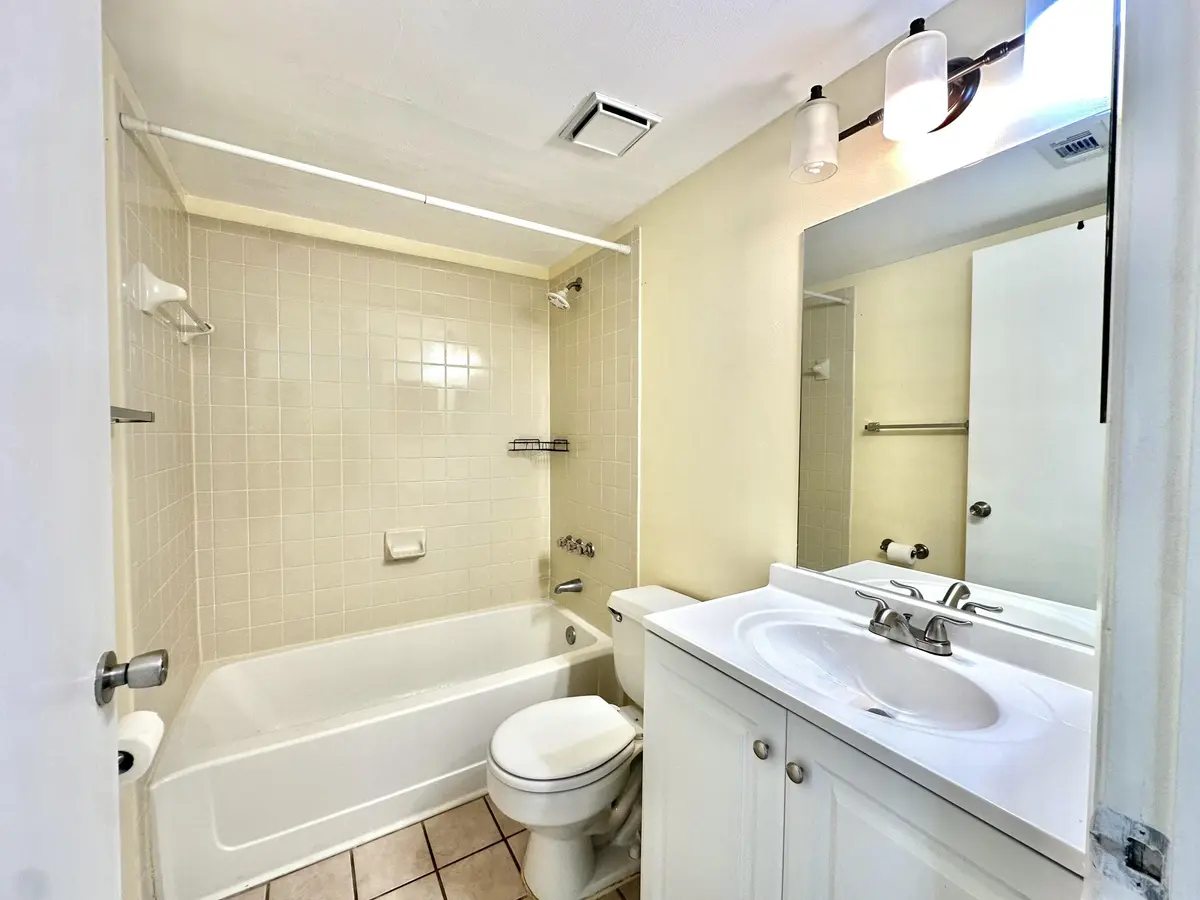 IMG_5290 at 251 W Palm Cir W 206, Pembroke Pines