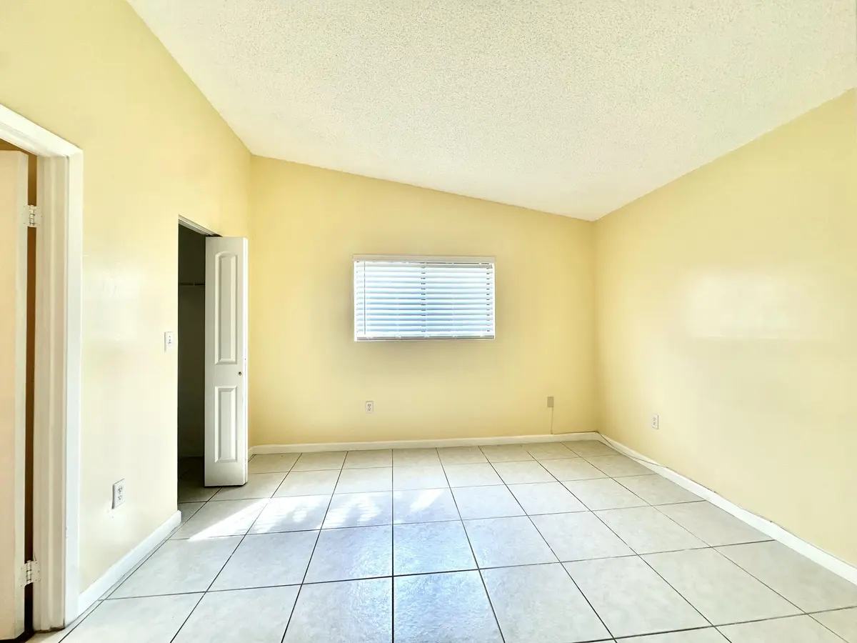 IMG_5293 at 251 W Palm Cir W 206, Pembroke Pines