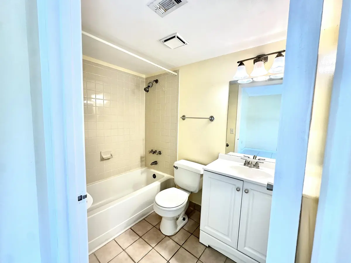 IMG_5299 at 251 W Palm Cir W 206, Pembroke Pines