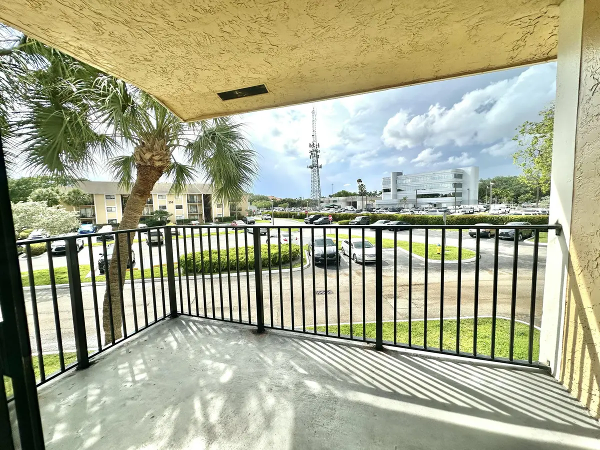 IMG_5301 at 251 W Palm Cir W 206, Pembroke Pines