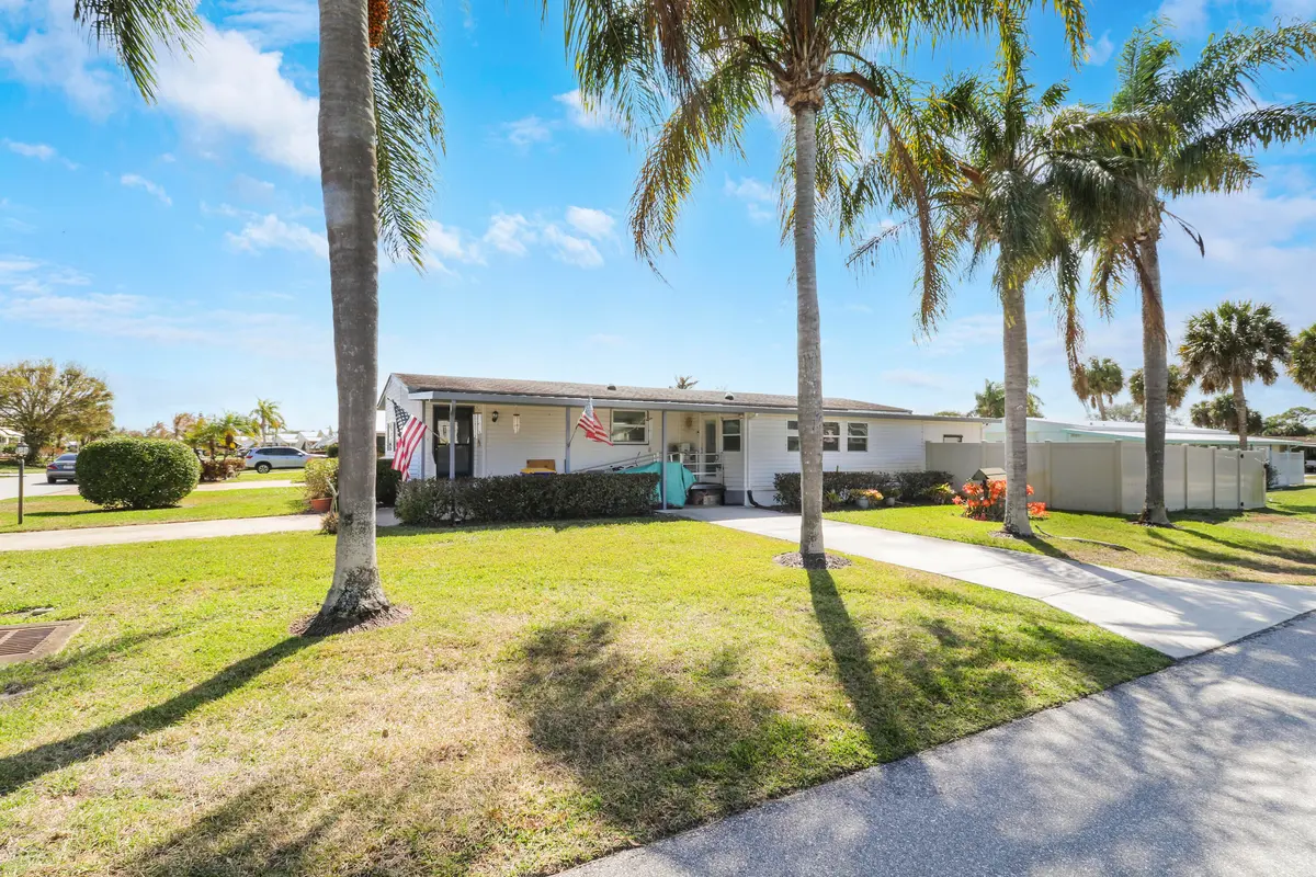 side 3 at 7750 SE Shenandoah Drive, Hobe Sound