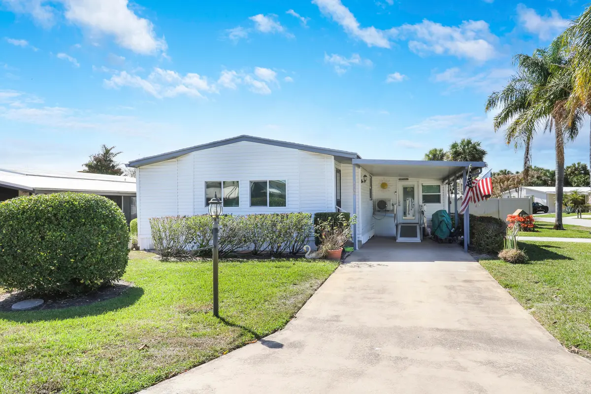 front 4 at 7750 SE Shenandoah Drive, Hobe Sound
