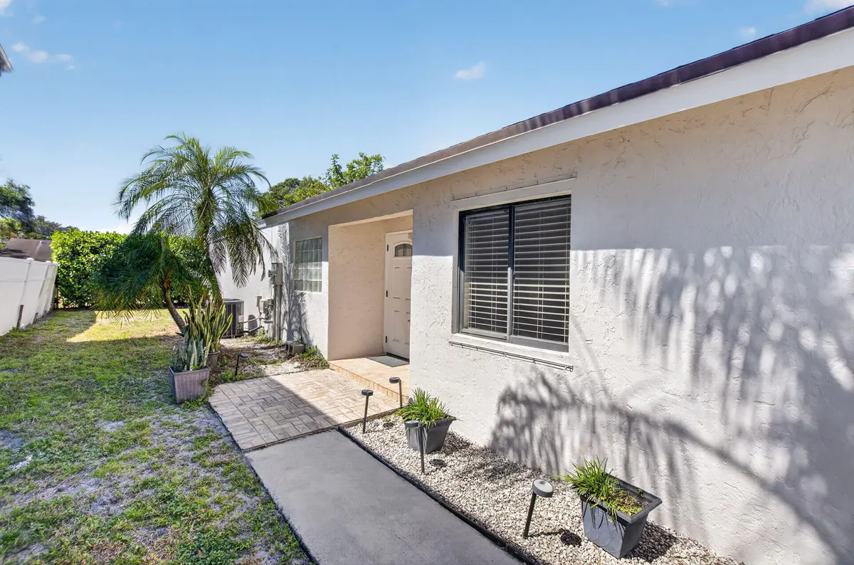4-web-or-mls-DSC_3655 at 7 Kyle Way, Boynton Beach