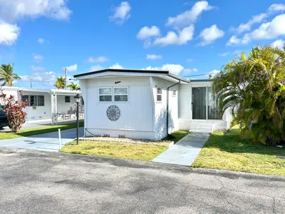 3233 State Street, Hollywood – Mobile Home for sale