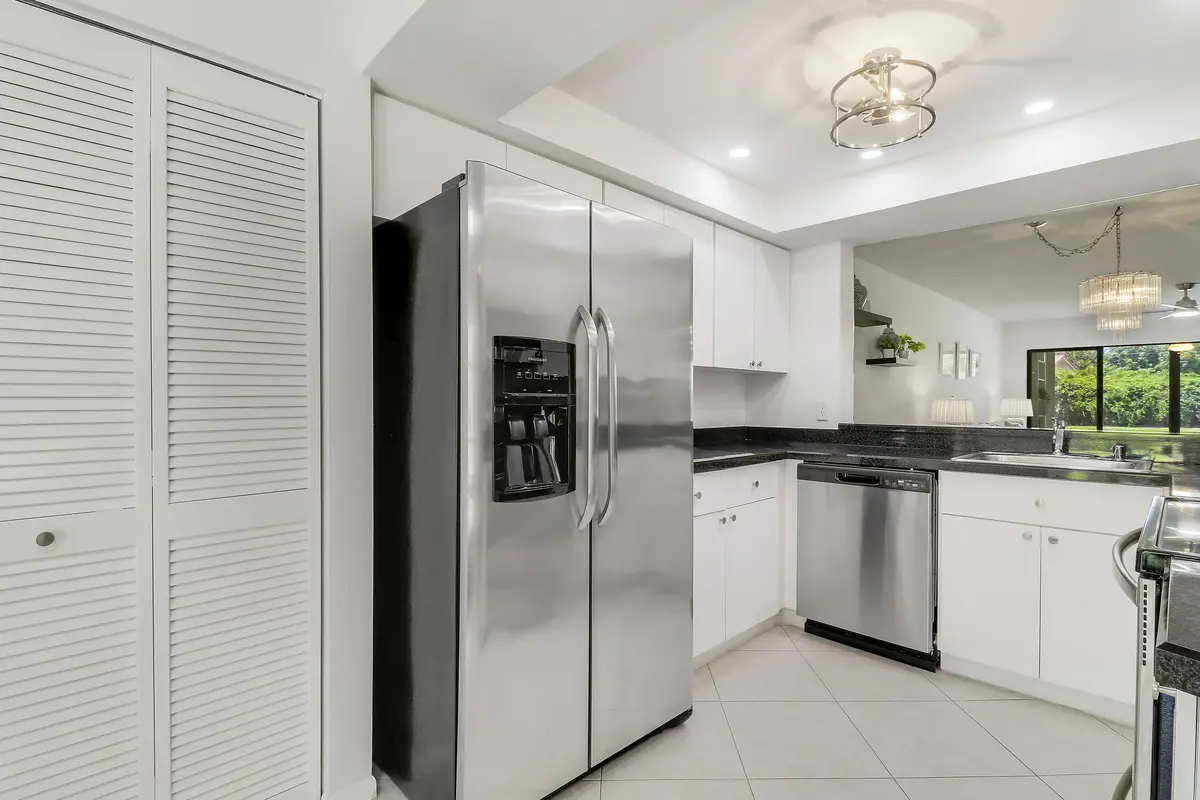 kitchen/pantry at 5121 Oak Hill Lane 412, Delray Beach