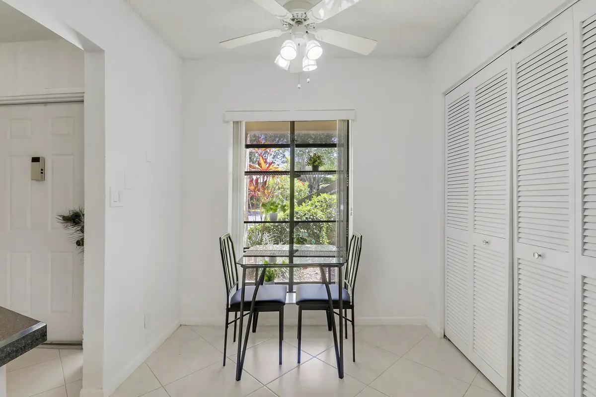 eat in kitchen at 5121 Oak Hill Lane 412, Delray Beach