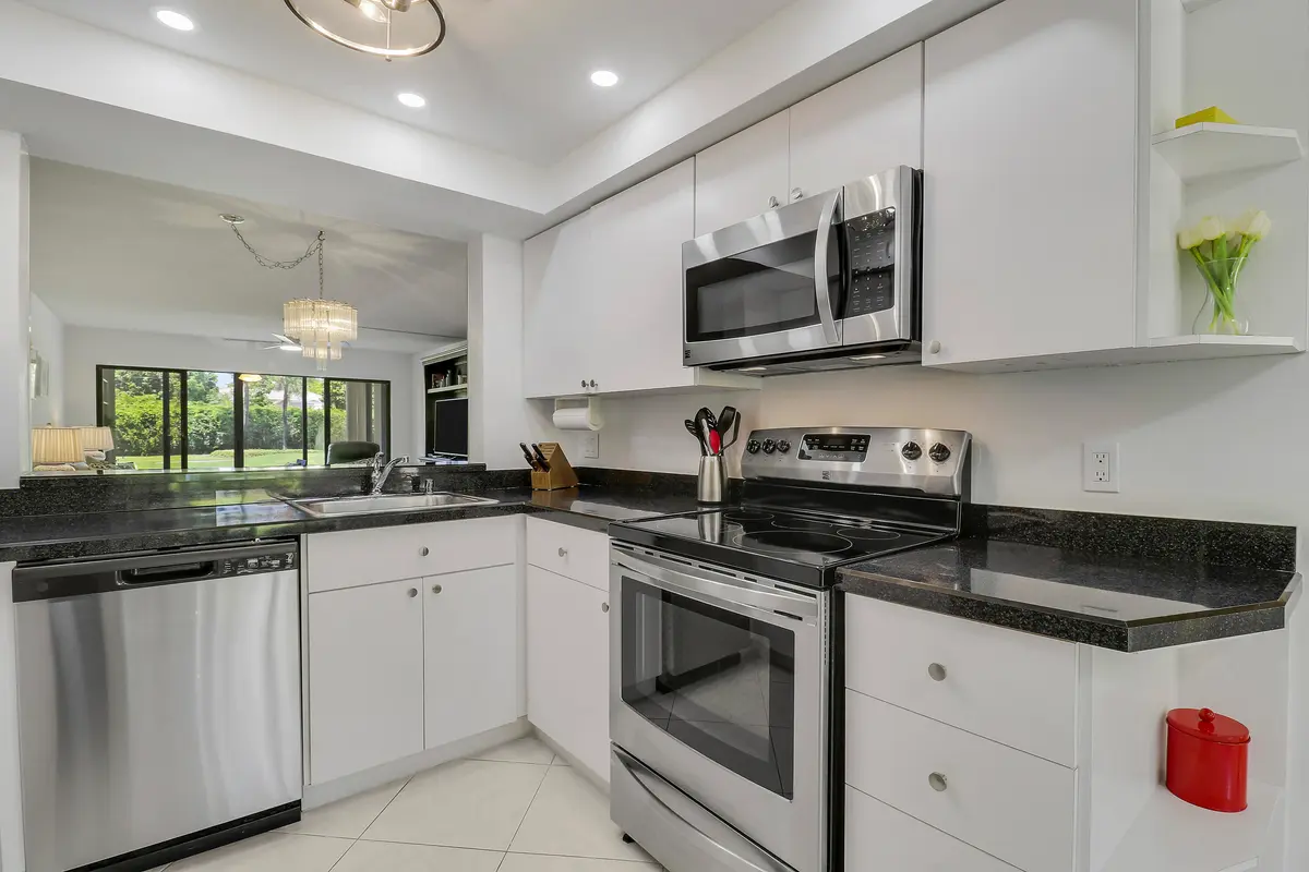 kitchen at 5121 Oak Hill Lane 412, Delray Beach