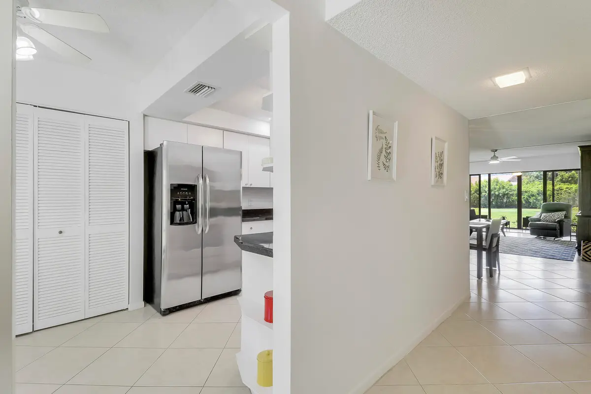 entry/ kitchen at 5121 Oak Hill Lane 412, Delray Beach