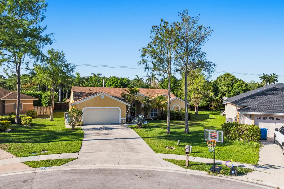 104_Oxford_Ct_003 at 104 Oxford Court, Royal Palm Beach