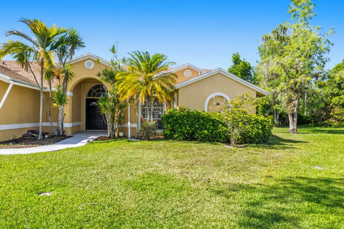 104_Oxford_Ct_004 at 104 Oxford Court, Royal Palm Beach