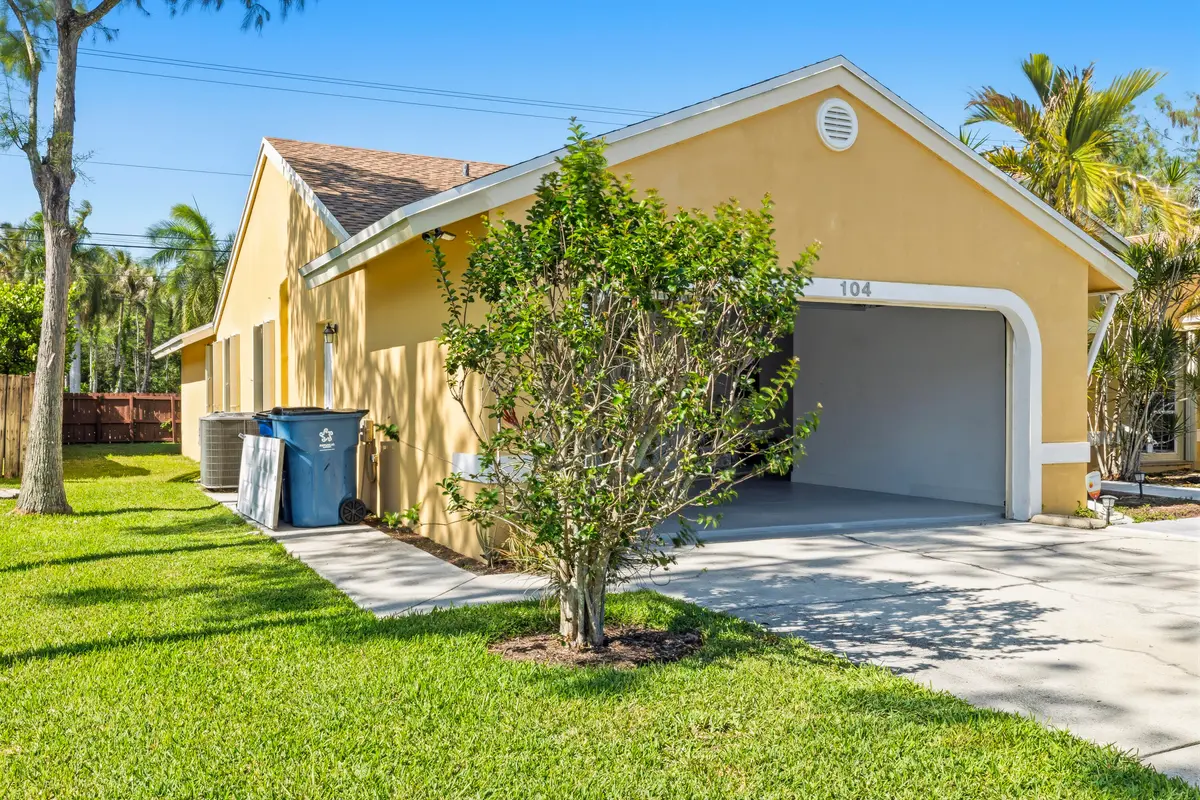 104_Oxford_Ct_005 at 104 Oxford Court, Royal Palm Beach