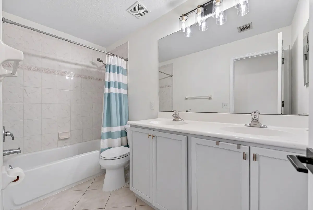 33-web-or-mls-hf_20260502_002211_3175ff1 at 5951 Manchester Way, Tamarac