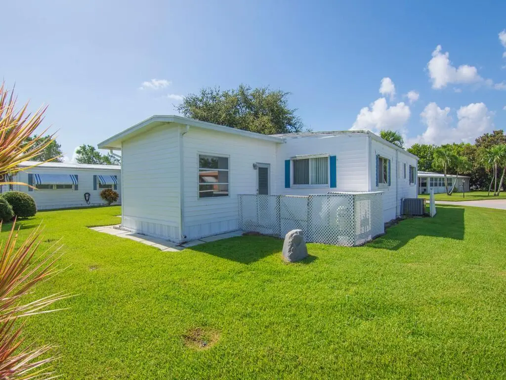 Resized008 at 264 NE Cameo Way, Jensen Beach