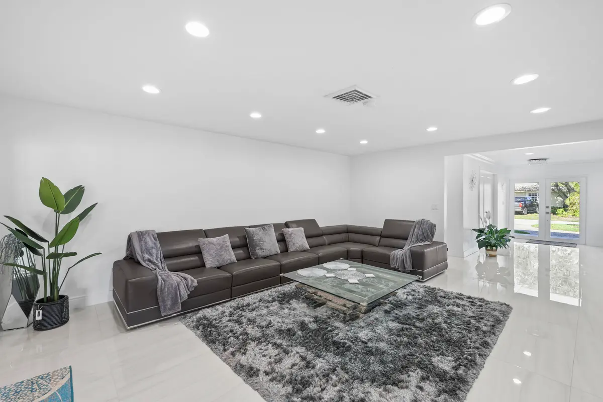 3531 Northeast 30th Ave - 10.jpg-FULL at 3531 NE 30th Avenue, Lighthouse Point