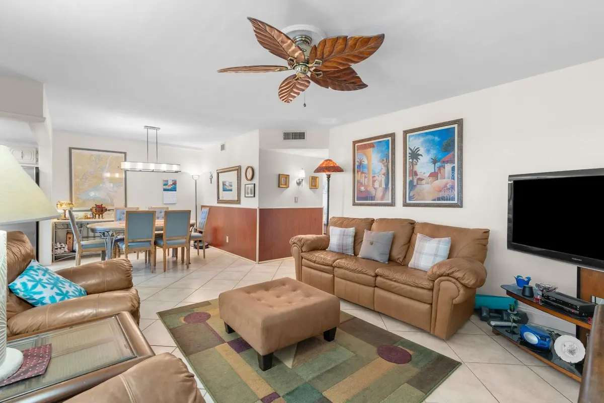 Photo 4 at 100 SE 6th Avenue 304, Pompano Beach