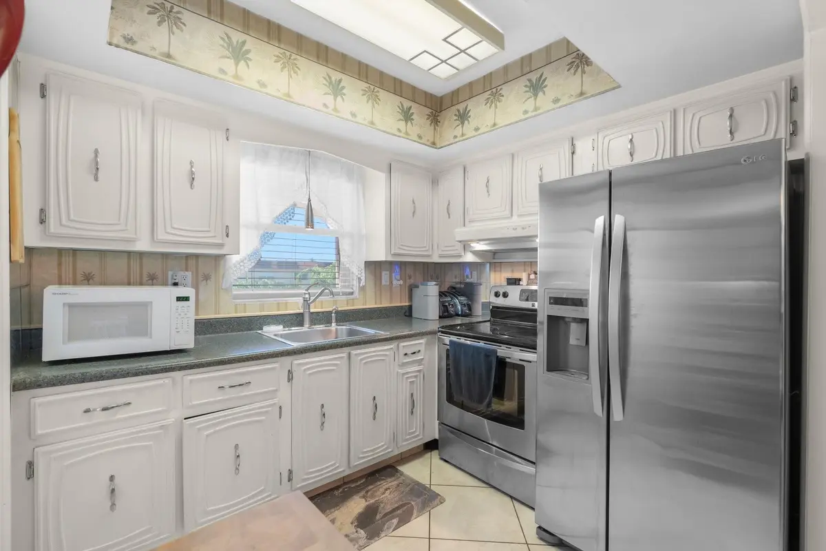 Photo 9 at 100 SE 6th Avenue 304, Pompano Beach