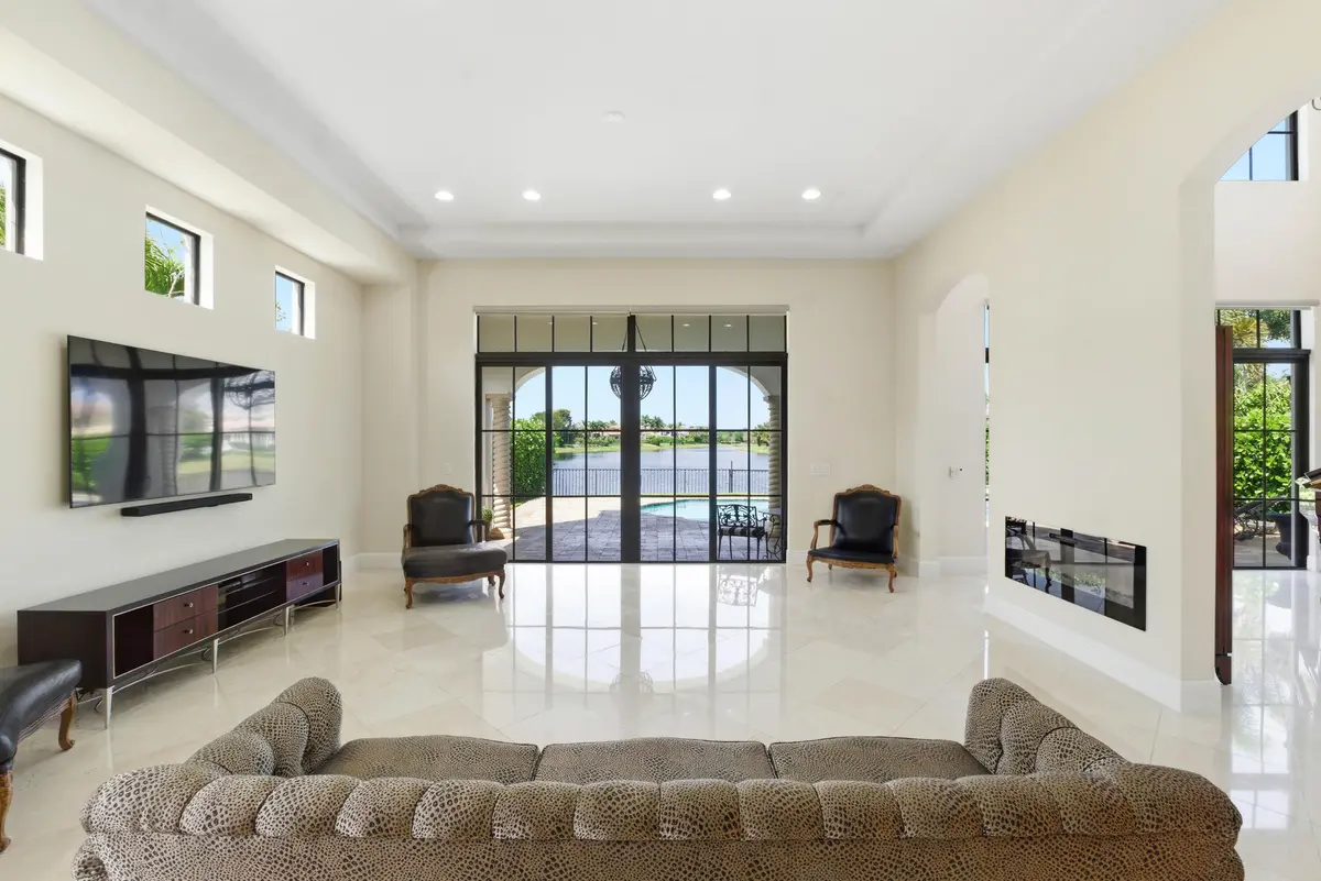 8289 Emerald Ave051 at 8289 Emerald Avenue, Parkland