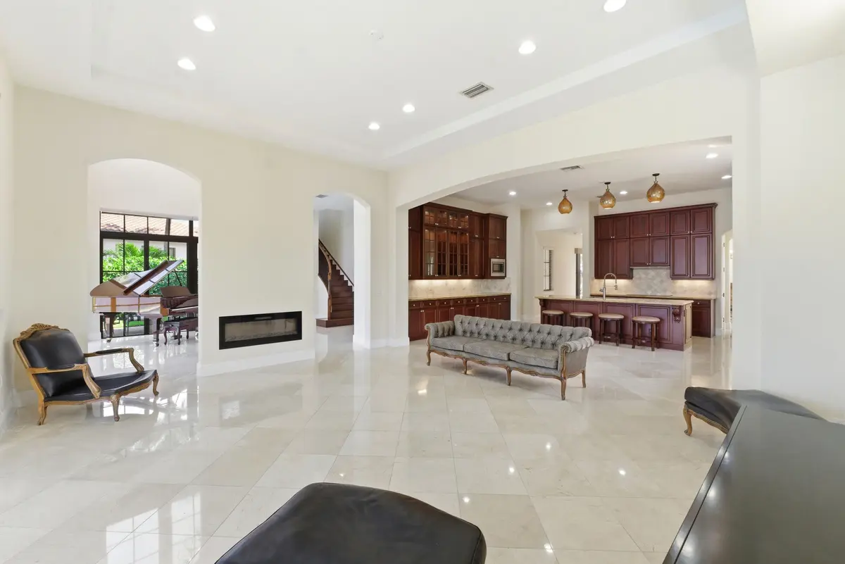 8289 Emerald Ave053 at 8289 Emerald Avenue, Parkland