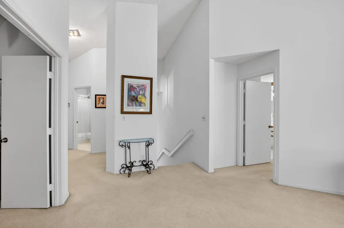Entry Level at 5366 Venetia Court E, Boynton Beach