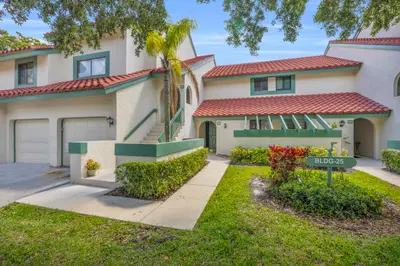 25 Lexington  Lane F, Palm Beach Gardens – sold