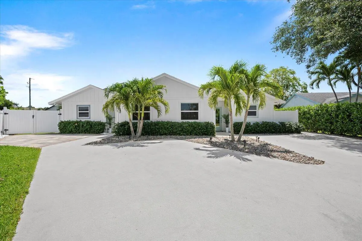 001-LUX_8646 at 6075 Francis Street, Jupiter