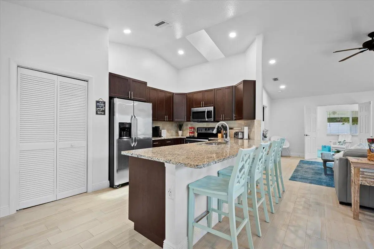 004-LUX_8481 at 6075 Francis Street, Jupiter