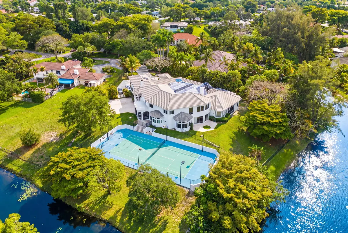 hf_20260422_185137_8bd364ec-b17c-459d-bf at 4010 NW 100th Avenue, Coral Springs