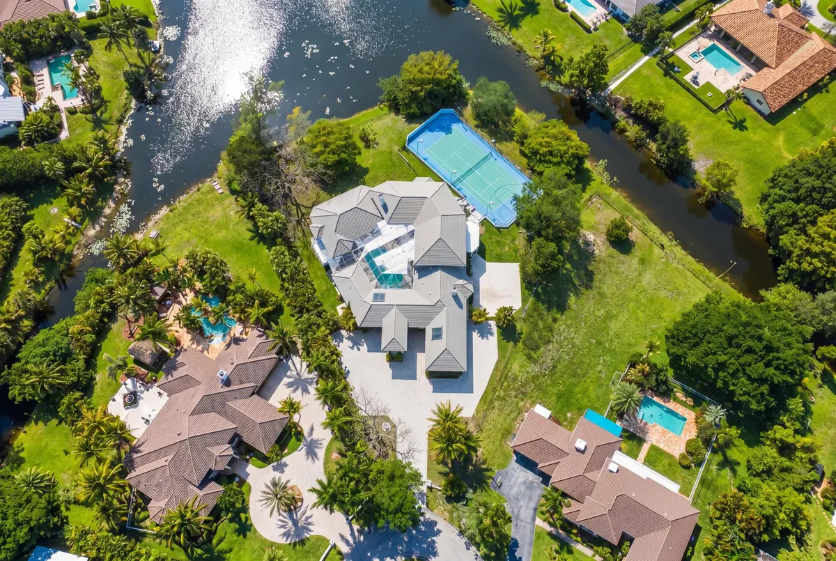 hf_20260422_185141_d5c04d9e-68d1-47b7-b3 at 4010 NW 100th Avenue, Coral Springs