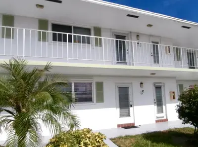 1118 Lake Terrace 103, Boynton Beach – sold