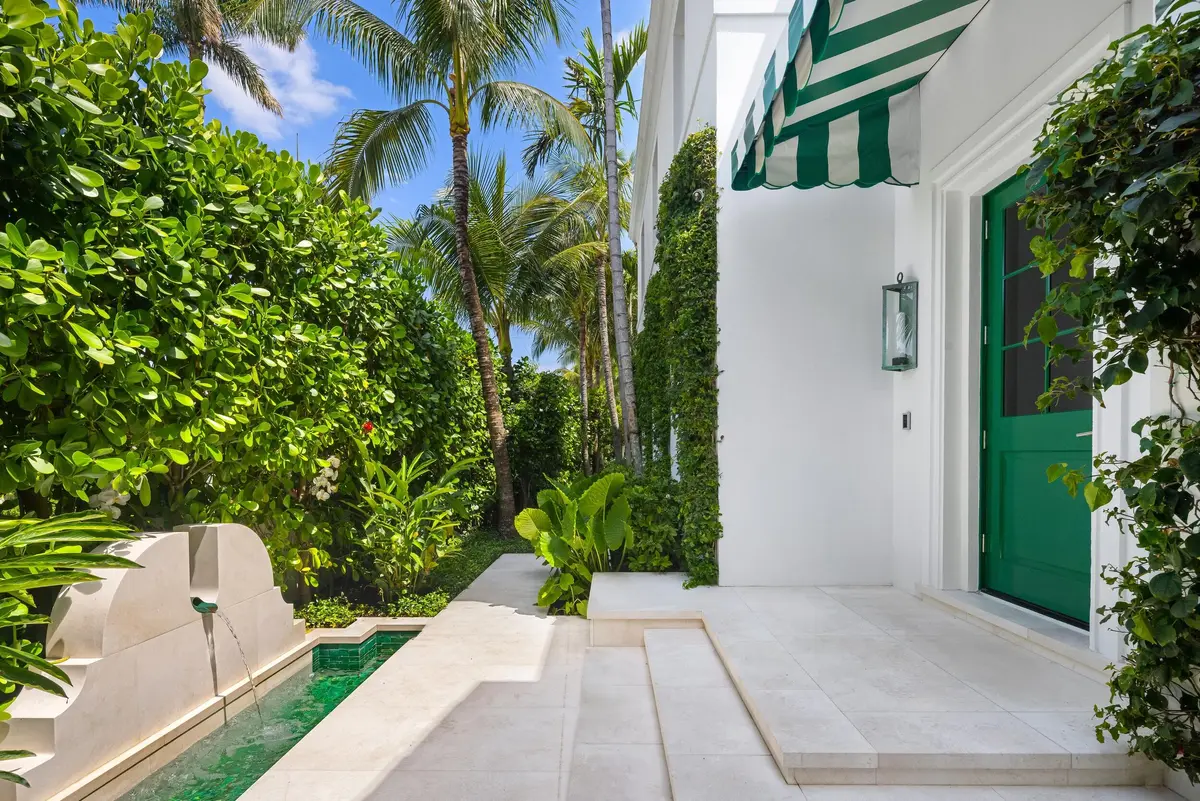 Front Entrance at 991 N Lake Way, Palm Beach