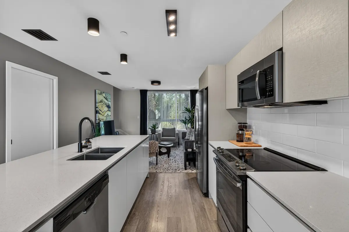 head-32 at 2535 NE 193rd Street 3203, Miami